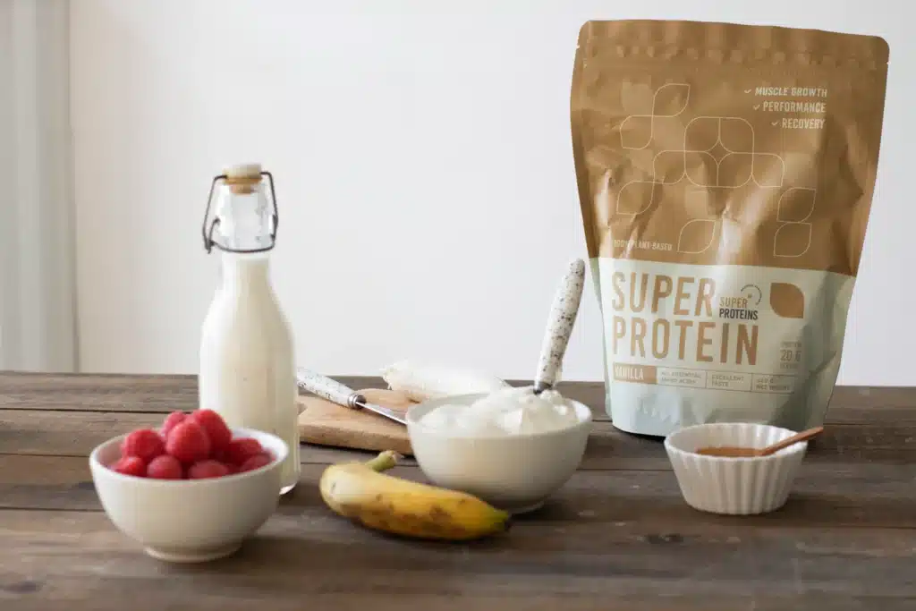 Vegaaninen vaniljanmakuinen marjasmoothie, jossa on runsaasti proteiinia. 