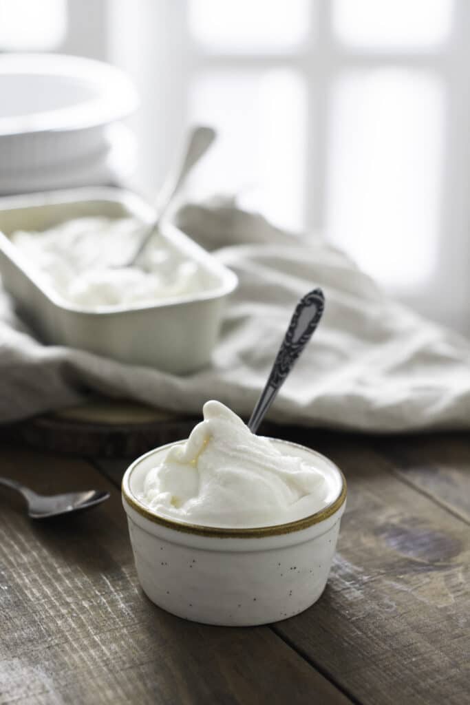 Saat jäätelöön paljon proteiinia ja herkullisen vaniljanmaun, kun lisäät sekaan vaniljanmakuista Super Protein-proteiinijauhetta